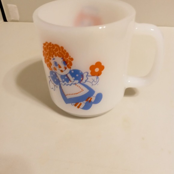 Vintage Raggedy Ann and Andy Milk Glass Coffee Mug - Picture 2 of 3